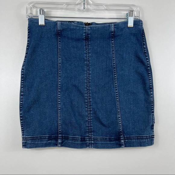 Free People Dresses & Skirts - Free People Medium Wash Stretchy Denim Jean Mini Skirt Size 6